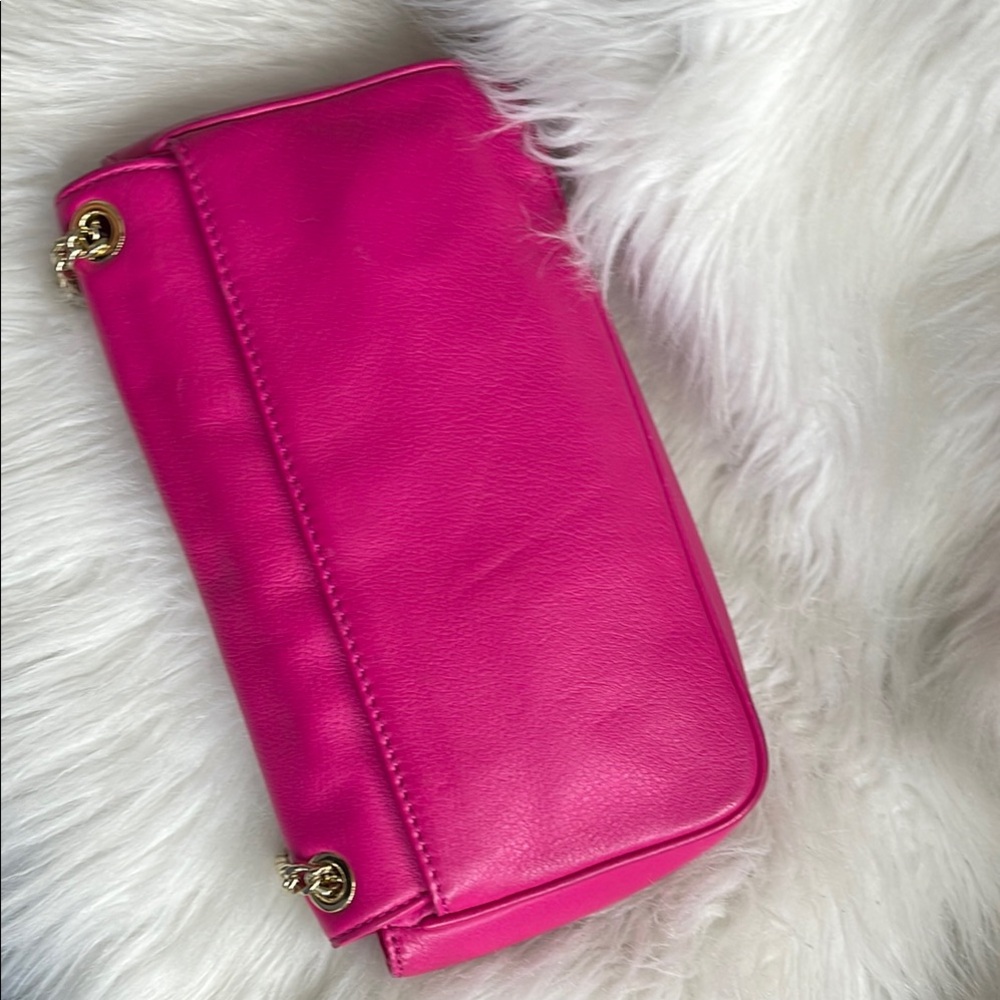 Michael Kors Fuchsia Crossbody Bag with Gold Chain - Picture 6 of 11